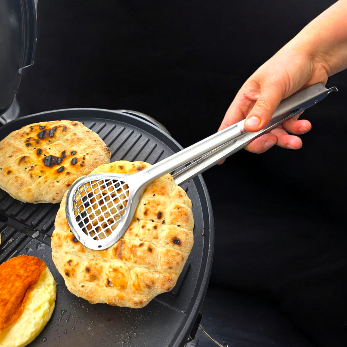 S-HubOla S SHARK Grillzange – 33,2 cm Edelstahl BBQ-Zange – Automatik-Verschluss – Haifisch-inspiriertes Design – Teil der Serie mit Messern & Fleischgabel